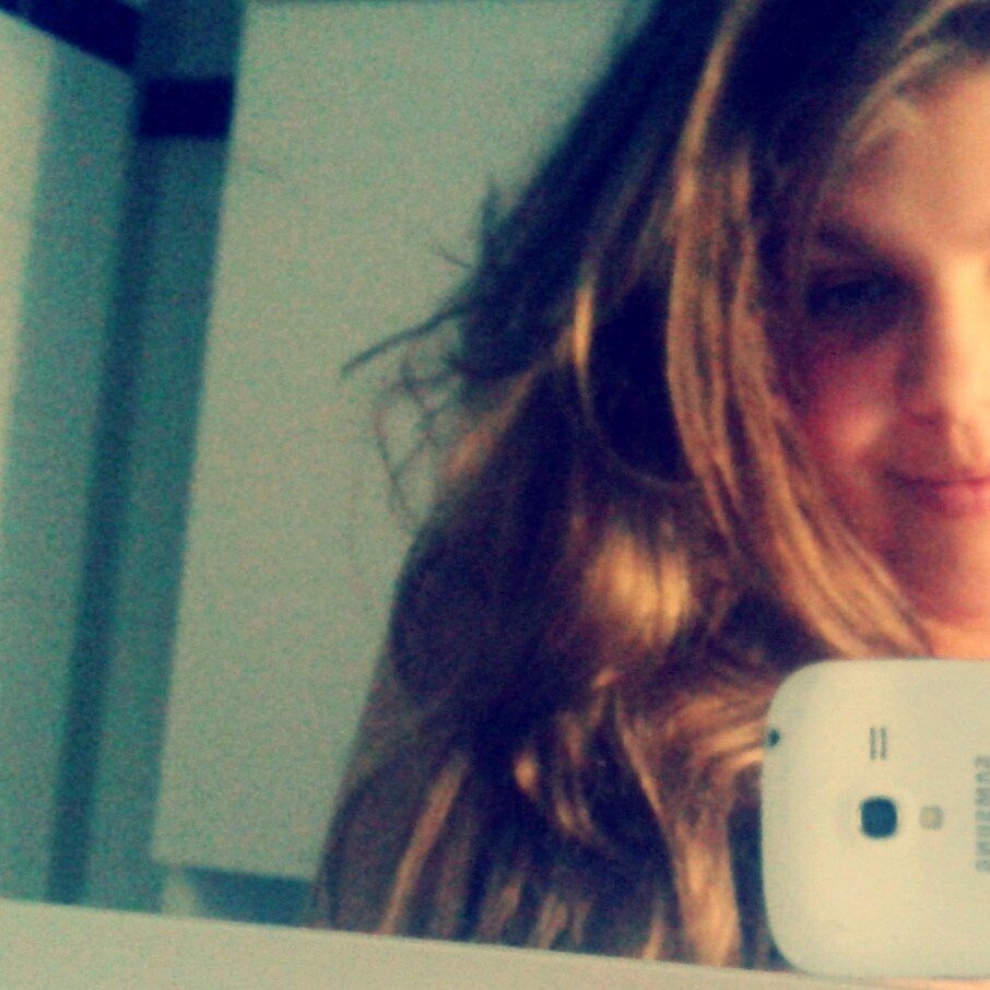 Hey guys i'm Julia and i'm from Germany , i sing every time and i love justin bieber he is soo wonderfull he is the best ♥
