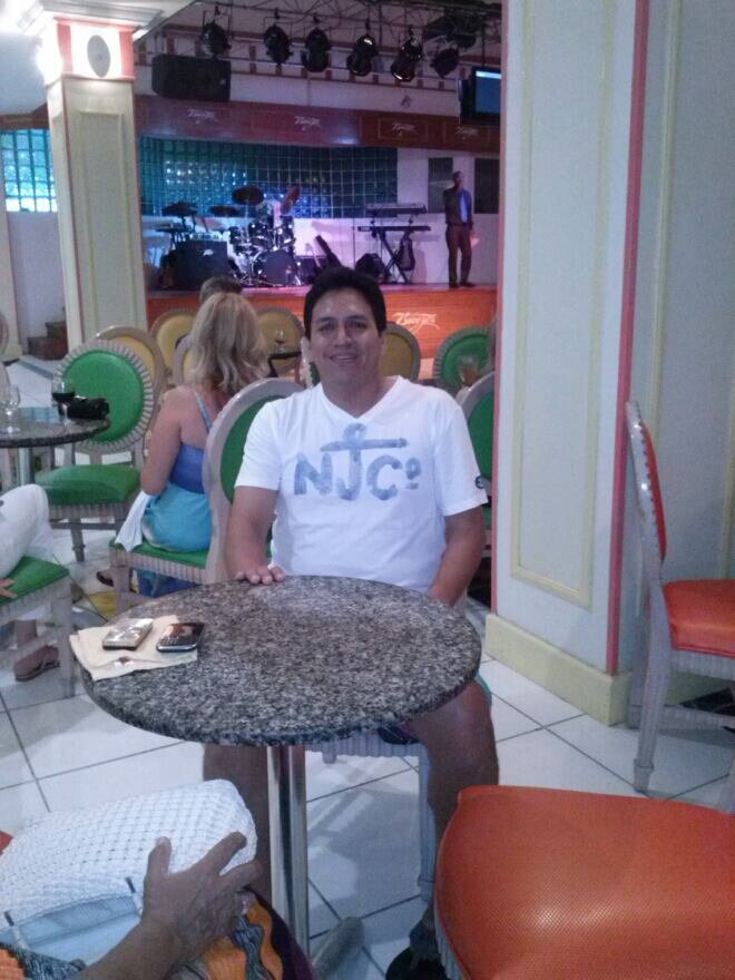 Guayaco que ama su familia y su ciudad.