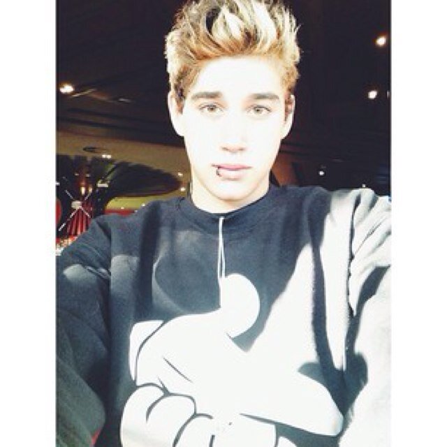 Luke follow mehh? Janoskian Slu+! Truly theirs!^.^