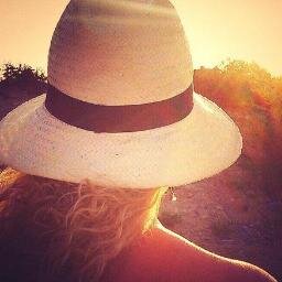 zairacat's profile picture. activist, feminist, aspie, social worker. not in that order.
ανφόλο στους  ...ρε μουνιά