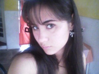 Sou de descendencia japonesa, tenho 24 anos, sou casada com @O_robinho, temos um filho lindo, Kaue. Enfim só me conhecendo p/ saber !!! ; )