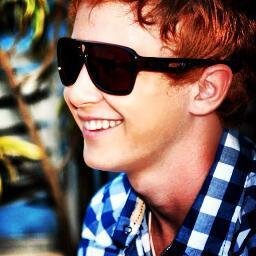 Te amo nos gritos, nas palmas, por trás das cortinas e do peso que teu nome tem. Te amo até o fim. @ArthurDanniReal minha vida!Oficializado em 28/09/2012
