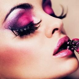 Blog Rosa com Preto onde vc encontra vária resenhas de make e tutoriais, a proprietaria do blog é a @FabyDeLurdes Fan Page https://t.co/DiFu6JSlWQ
