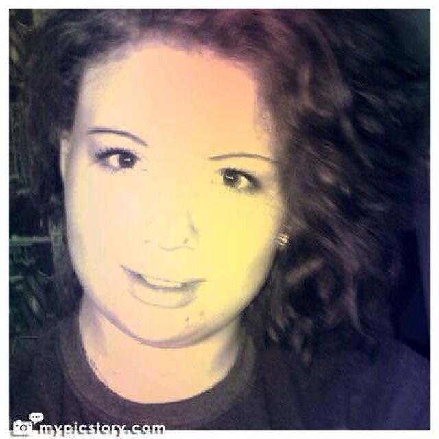 Baisically im kloe blain im lazy and like food. You can take me to maccys or kfc on a date of you want, your choice.