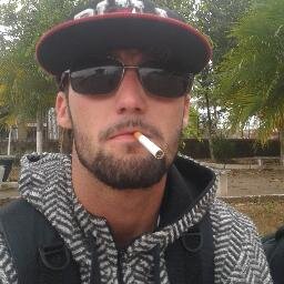 Calarei os maldizentes continuando a viver bem; eis o melhor uso que podemos fazer da maledicência.