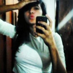 me segue que eu sigo tu tbm *-*  bjus 

#A#procura#de#um#amor