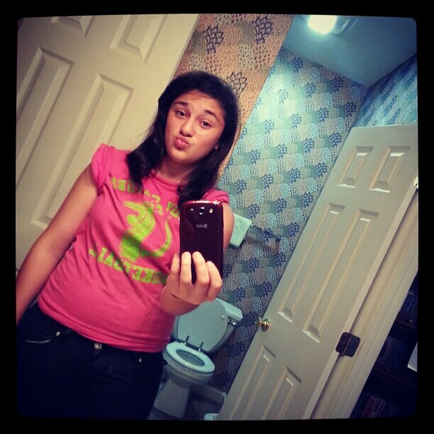 ayyeAbigailgonz's profile picture. just follow me and need followers!! love my buddy who follows mee!!