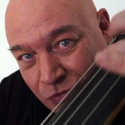 Музыкальный продюсер, songwriter, редкая сволочь