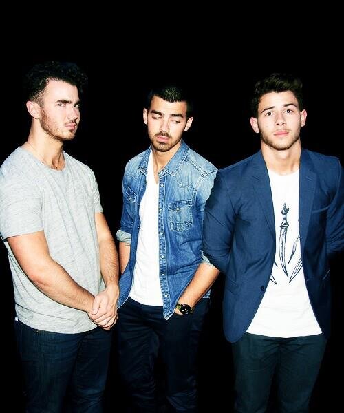 mi inspiracion a cantar #jonasbrothers #tw #demilovato soy de #riverplate y mg la serie #austin&ally y el #barcelona ... y mg divertirme