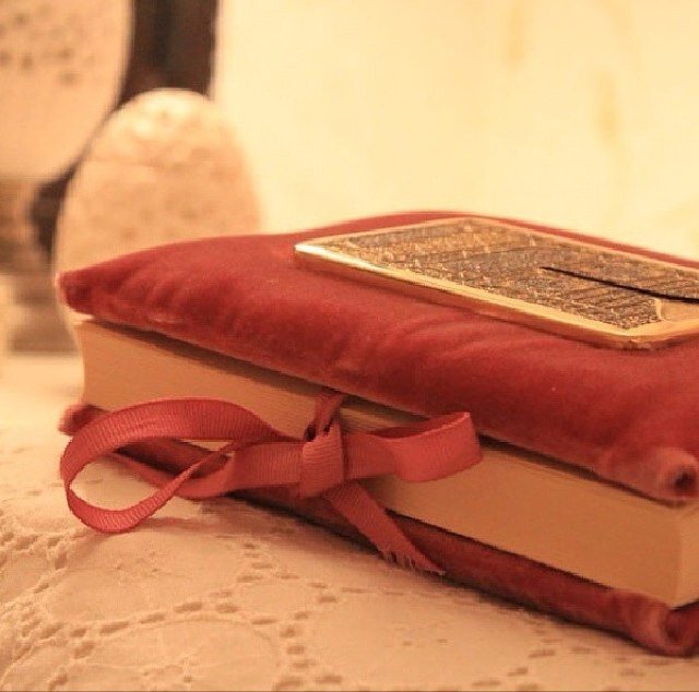 ‏~ حياة قصيرة جدا لاتستحق ( الحقد ، الحسد ، النفاق ، قطع الأرحام ) غداً سنكون ذكرى فقط ابتسموا وسامحوا من أساء اليكم فالجنة تحتاج قلوباً سليمة ♡