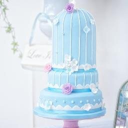 We make delicious, handcrafted, bespoke wedding cakes, corporate & celebration cakes. Owner Louise is a mum who loves rugby.