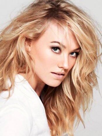 Fan YvonneStrahovski