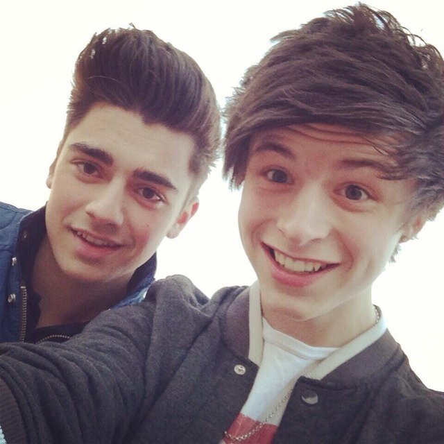 Please follow my account @Xx_CHLOE_1D_xX i follow back