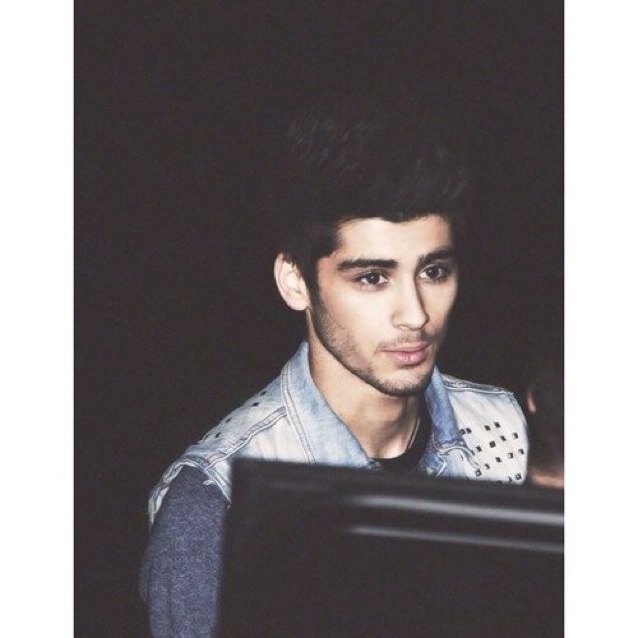 hello there, darling. could you please please please follow @zarrysgucci bc i followed you here? thank u stay fab