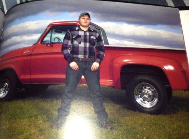 i play baseball for warren county i love hunting,fishing, and muddin with a lip packed full of dip