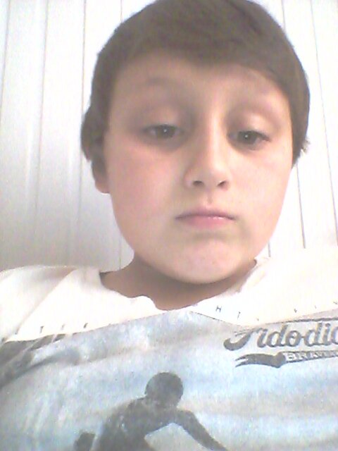 Gabriel Furlin , 12 anos , signo escorpião , segue aee meu .