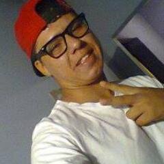 Tricolor ; Estudante ; Ciumento ; Carinhoso com qm e comigo ; Arrogante com certas pessoas ; Romantico ; Amigo louco ; É q adora curti a vida