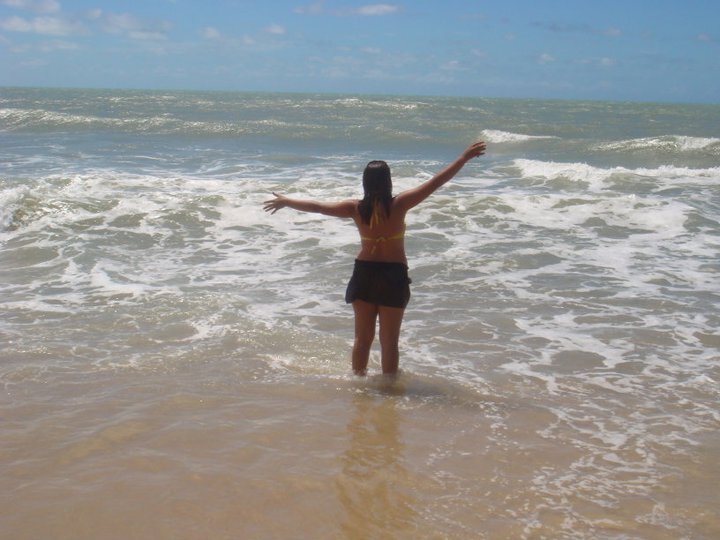 Não importa o que vc faz o importante que vc se sinta feliz!!!!Pois faça o melhor para vc mesma!Os outros são os outros!!