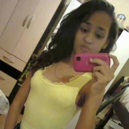 Eu sou uma menina extrovertida , legal , amiga , Capixaba , bonita , simpática ,  doce, tagarela , carinhosa , Fã 1  da Mel se quer saber mais me segue ...