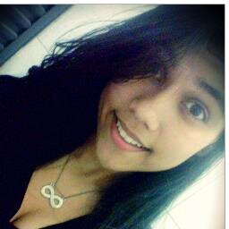 ''Enquanto Deus for meu chão . Não há quem me derrube .''    :)