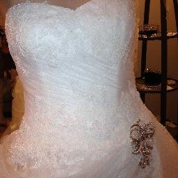 SELLING Enzoani 2012 Asking $700. BRAND NEW, in garment bag (pic of dress tried on is sample). Contact: WeddingDressPalmBeach2013@gmail.com