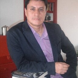 Profesor-investigador de la FCPyS de la UAQ. Doctor en comunicación.