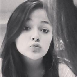 Tenho saudade de pessoas que fui conhecendo, lembranças que fui esquecendo, amigos que acabei perdendo, mas continuo vivendo e aprendendo.