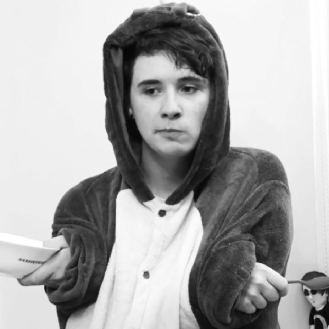 Oh hi, I'm just a girl with a strange obsession with youtubers & bands! ~