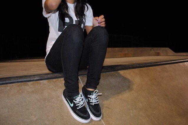 realtittietalk's profile picture. imma girl. the fuck you expect?