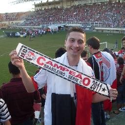 Empresário, Músico, Pagodeiro, apaixonado pelo futebol e pela arte de estar no palco, cantando! Vocalista de Marcinho Doãn e Banda!