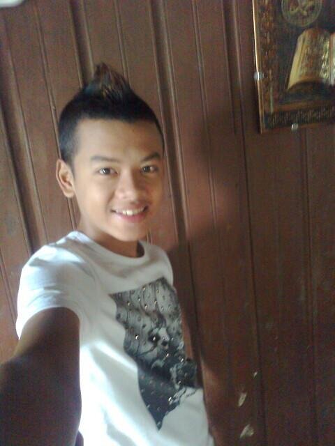 aimanafiq358's profile picture. v^.^v id wechat : broken_heart36 v^.^v