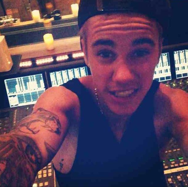 I love Justin Bieber thats all you need to know. Lil Twist follows~29thJanuary'13 4/5 of the Janoskians follow☺