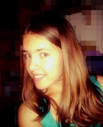 Hi!! :)) I'm Hungarian directioner ♥♥ ^^ And I ♥ so much The Vampire Diaries *-* ♥ And horses ♥
~