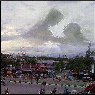 amoled325's profile picture. 