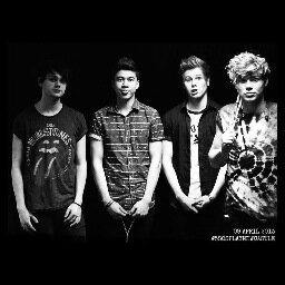 Rach. Katie. Alexis. Bringing you updates on all things 5SOS from Philly! luke/4
