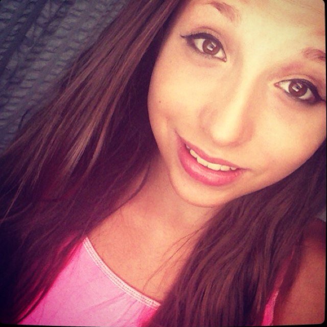 Hey its Jelly!(angelica) i love one direction so much!!! I also love my besties(lindsay, kaylyn,emma,jaida,kady,etc) follow me3