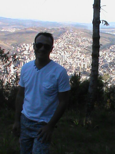 datab2's profile picture. Quarenta e tantos anos muito bem vividos, adoro minhas filhas e esposa, amo a natureza e os animais.