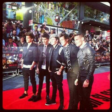 #Directioner, #Arianator, #littleMonster #Prisioner.... 
sigueme en  @nllzh1Dcr