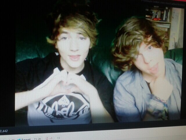 hi, we're @RomeeLageschaar and @_ilsestortelder .. just two idiots from the netherlands. #larryshippers yay.