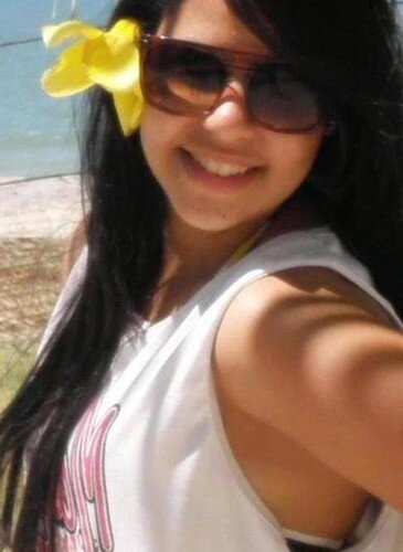 Maquiagem, roupas e chocolate. Essa sou eu. *-*