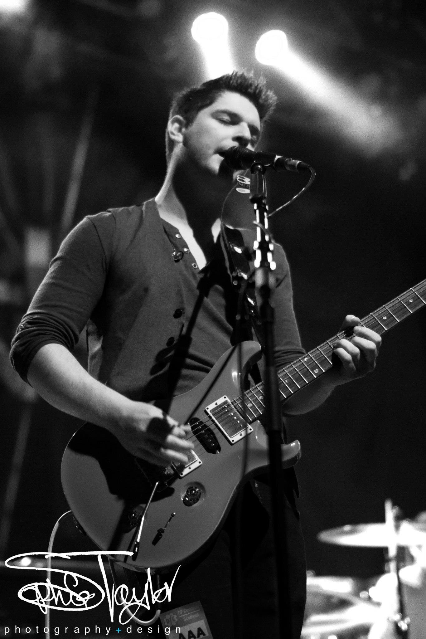 Martyn_FH's profile picture. I'm engaged to @zoeoeh , the most beautiful girl in the world. Happy veggie couple :D