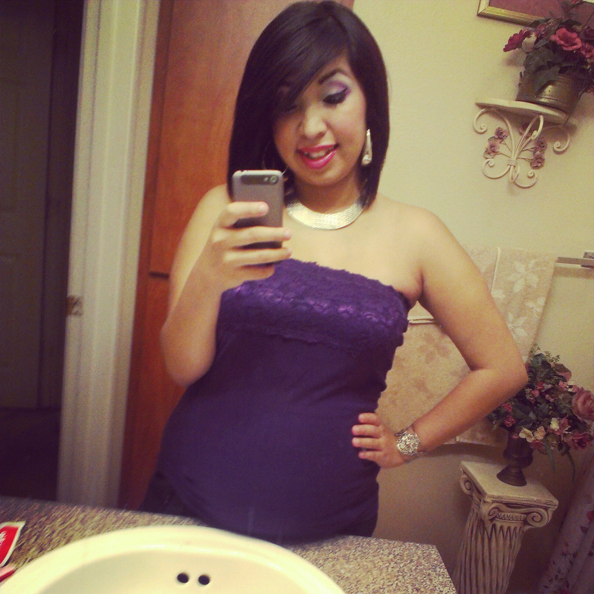 Nickname ; Jelle 
- Soon2BeMommmy 
It's A Girl , NevaehRaelynnHernandez 3
18 years old ,
Graduated ! C/O 2013 (;
Follow me & follow back .!
Mwauuhhh , XOXO ;*