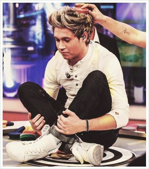 Stay strong and be happy no matter what happens to me or you or anybody you love I'm a Niall's girl and I'm a Narry Storan shipper