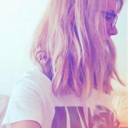 Laurene [ 14 ans] @BrunoMars / @CauetOfficiel / @TweetDebile On ne m'enlevera pas de l'idée que la connerie est une forme d'intelligence