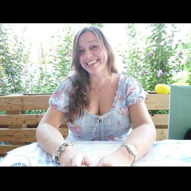 Wife, daughter, sister, teacher, lover of eyelash extensions and food (not on the same plate).