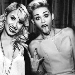 1.Demi te amo!!! 2.Miley rusia rica!!! 3.Fifth harmony es la perfeccion!!! 4.Camren es real!!!