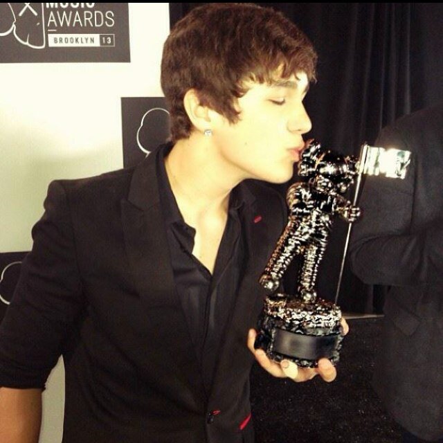 Devo per forza scriverci qualcosa!?
Ok Austin mahone vuoi sposarmi?