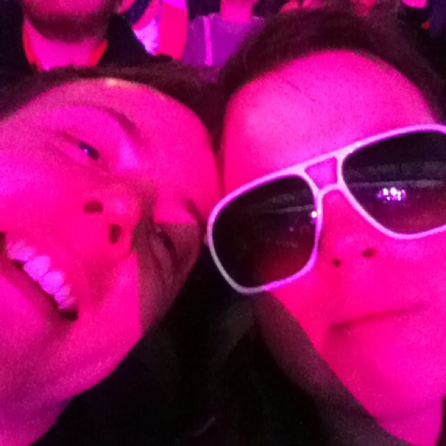 Moleman187's profile picture. tweeting all over himself