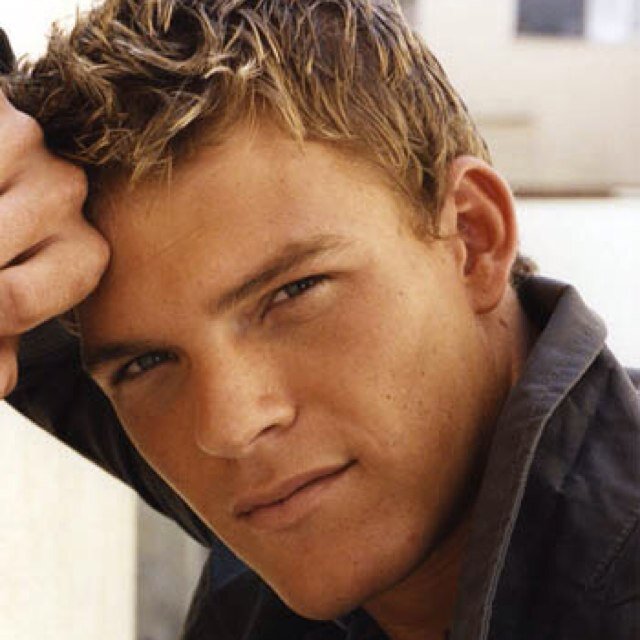I am Majoring in Marine Biology. Captain of the school swim team... {@ComicUniRP} Im a junior too