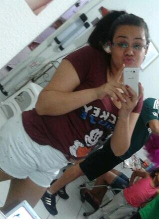 . escorpiana  , santista , ciumenta ' quem me vê , me vê sorrindo e vai ser sempre assim (8* Ousadia&Alegria ;)